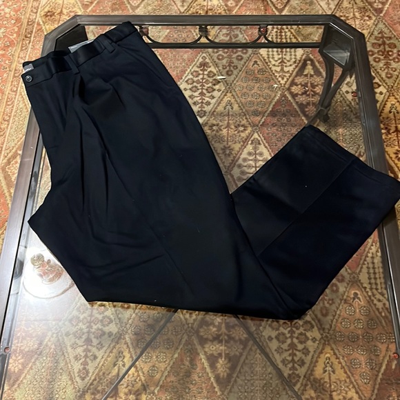 NWT Mens Eddie Bauer size 46 Tall Classic Relaxed/Straight Fit Pleat Front Pants - Picture 1 of 10